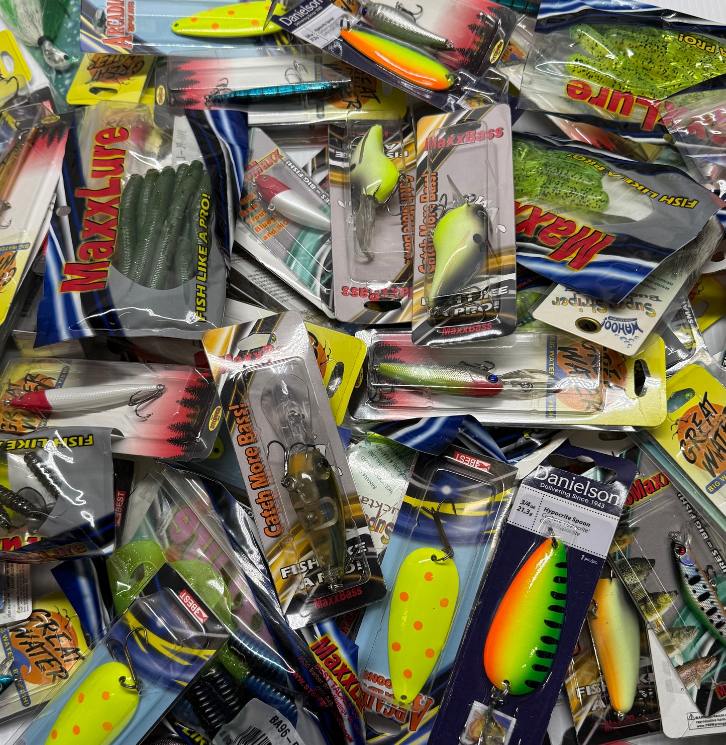 100 PIECE TACKLE ASSORTMENT / $1.20 Each!